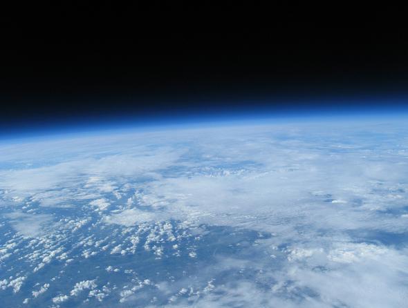 million-dollar-nasa-photos-beaten-by-budget-balloon-3